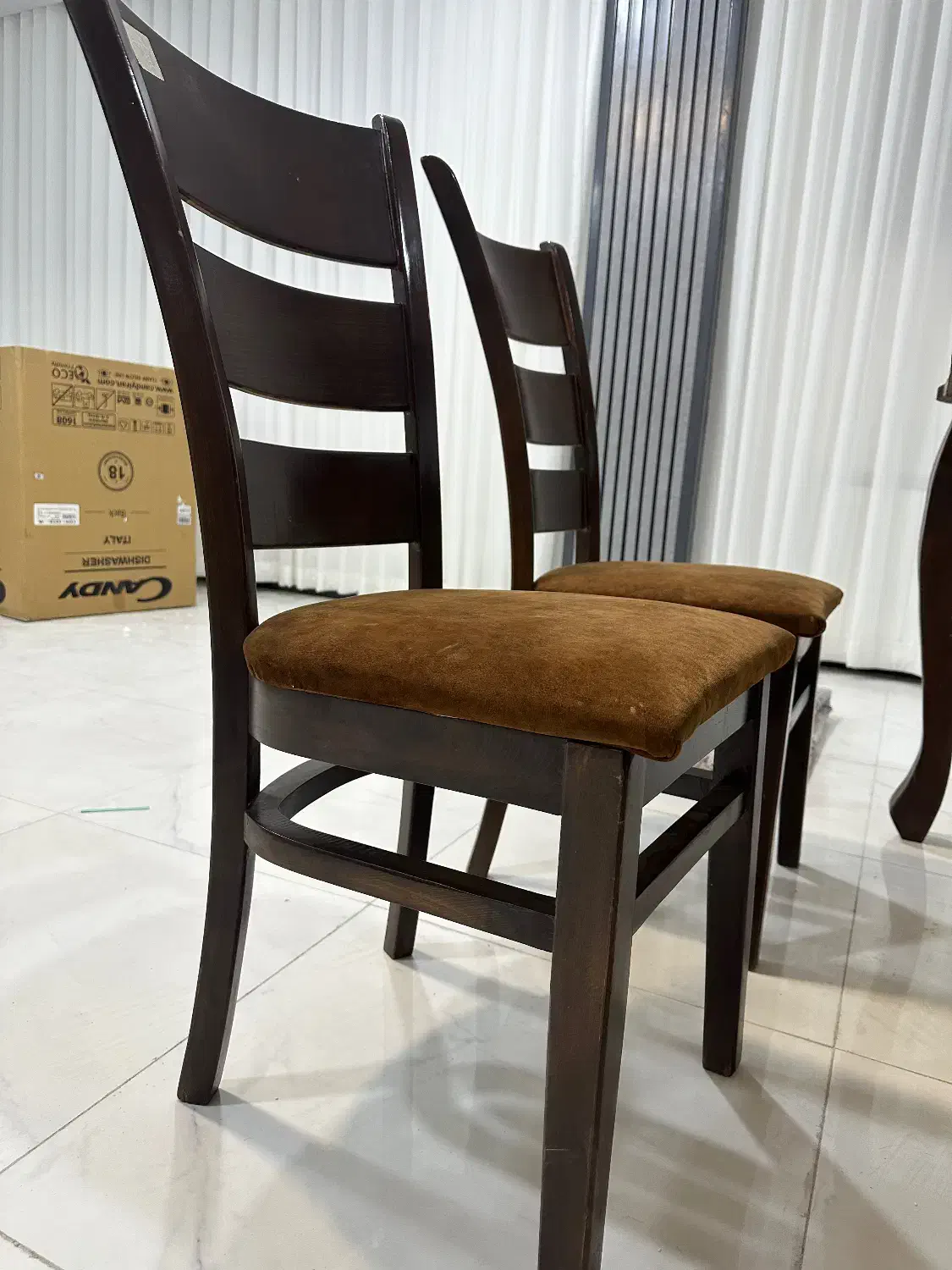 میز شش نفره نهارخوری غذاخوری با چهارتا صندلی|میز و صندلی غذاخوری|کرمان, |دیوار