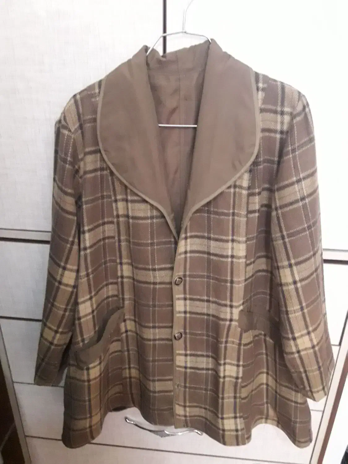 کت‌ بروز پشمی‌|لباس|اردبیل, |دیوار