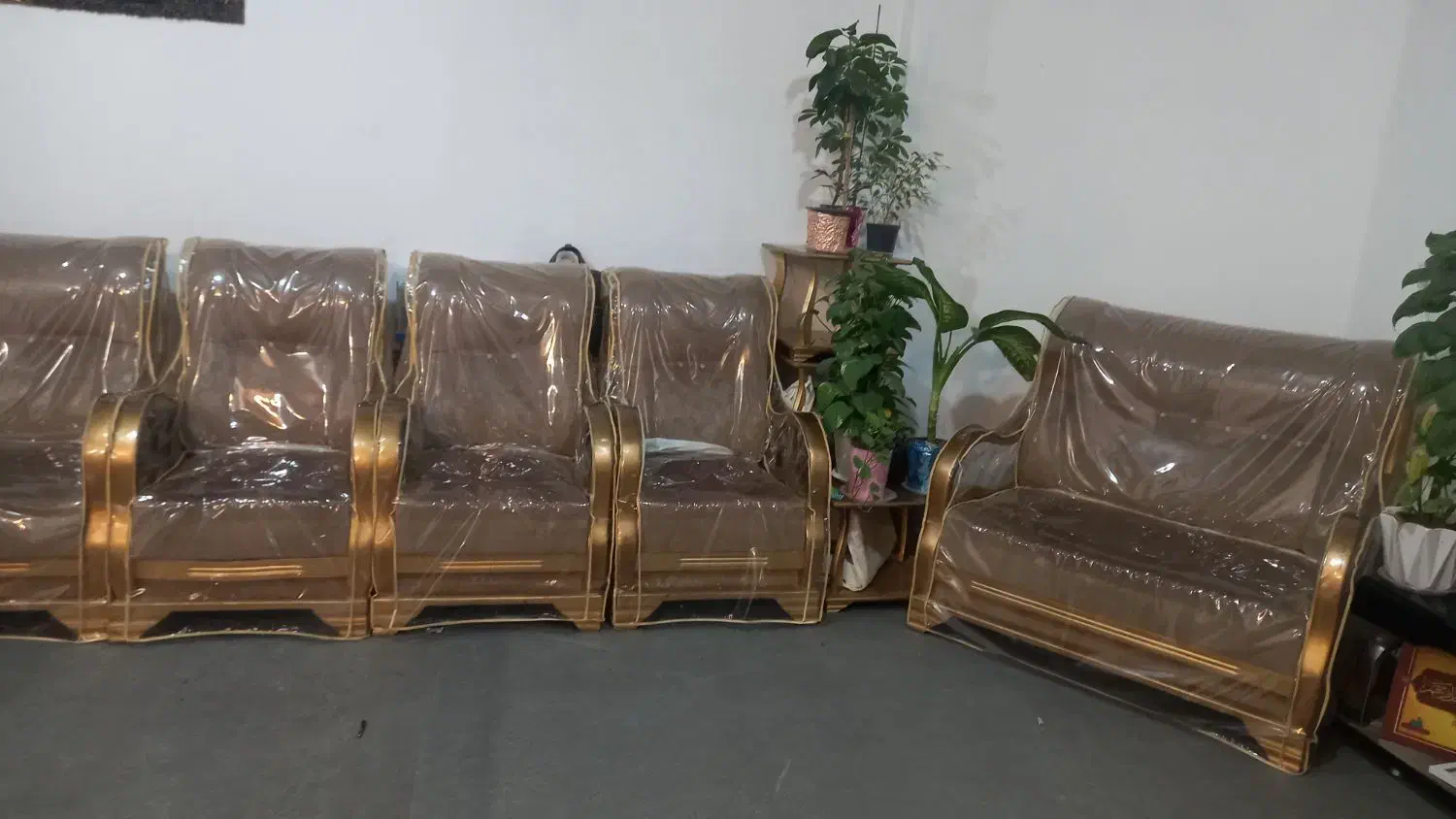 مبل ۸نفره دیپلمات|مبلمان خانگی و میز عسلی|اصفهان, ناصرخسرو|دیوار