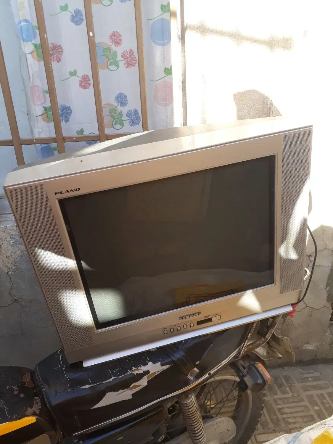 تلویزیون ۲۱ اینچ سامسونگ پلانو|تلویزیون و پروژکتور|کنگاور, |دیوار