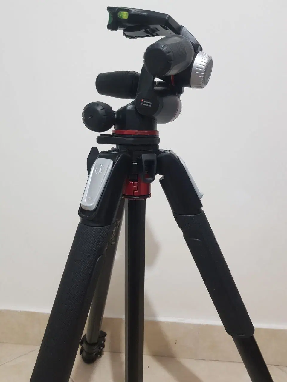 سه پایه مانفروتو Manfrotto MK055XPRO3-3W|دوربین عکاسی و فیلمبرداری|تهران, سلسبیل شمالی|دیوار