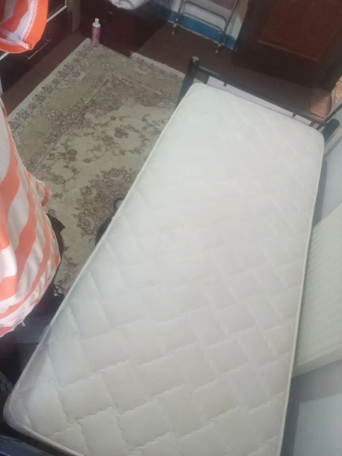 تخت خواب فلزی یک نفره|تخت و سرویس خواب|هشتگرد, شهرک ریحانه|دیوار