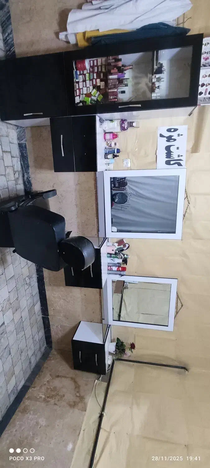 اینه کنسول آرایشگاه صندلی جک دار میز کاشت ناخن|آرایشگاه و سالنهای زیبایی|میاندوآب, |دیوار