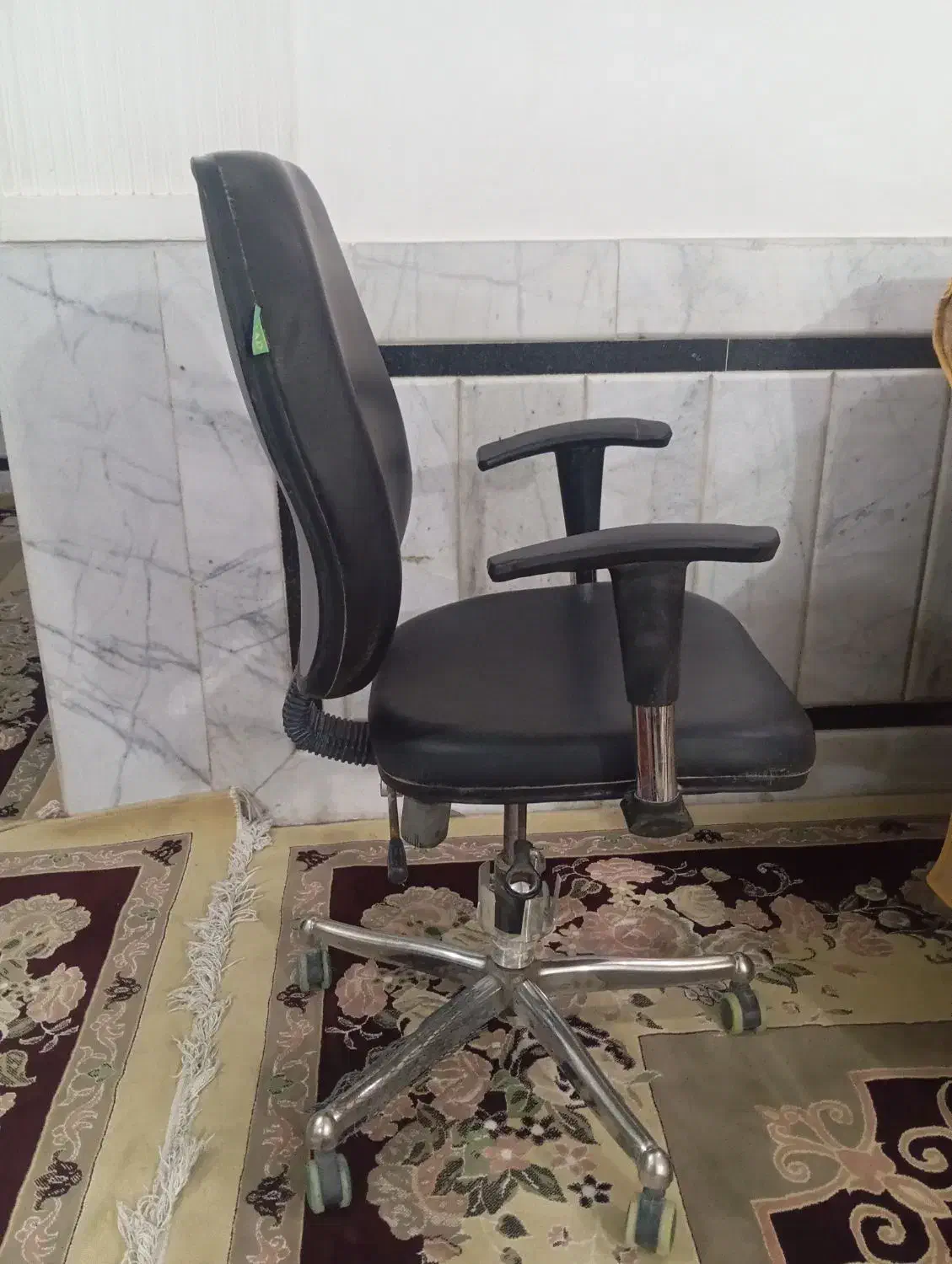 صندلی چرخ دار|صندلی و نیمکت|زاهدان, |دیوار