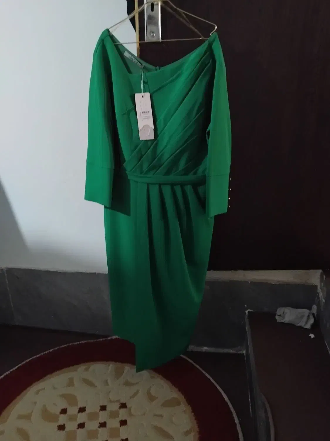 لباس مجلسی|لباس|قم, دروازه چوبی|دیوار