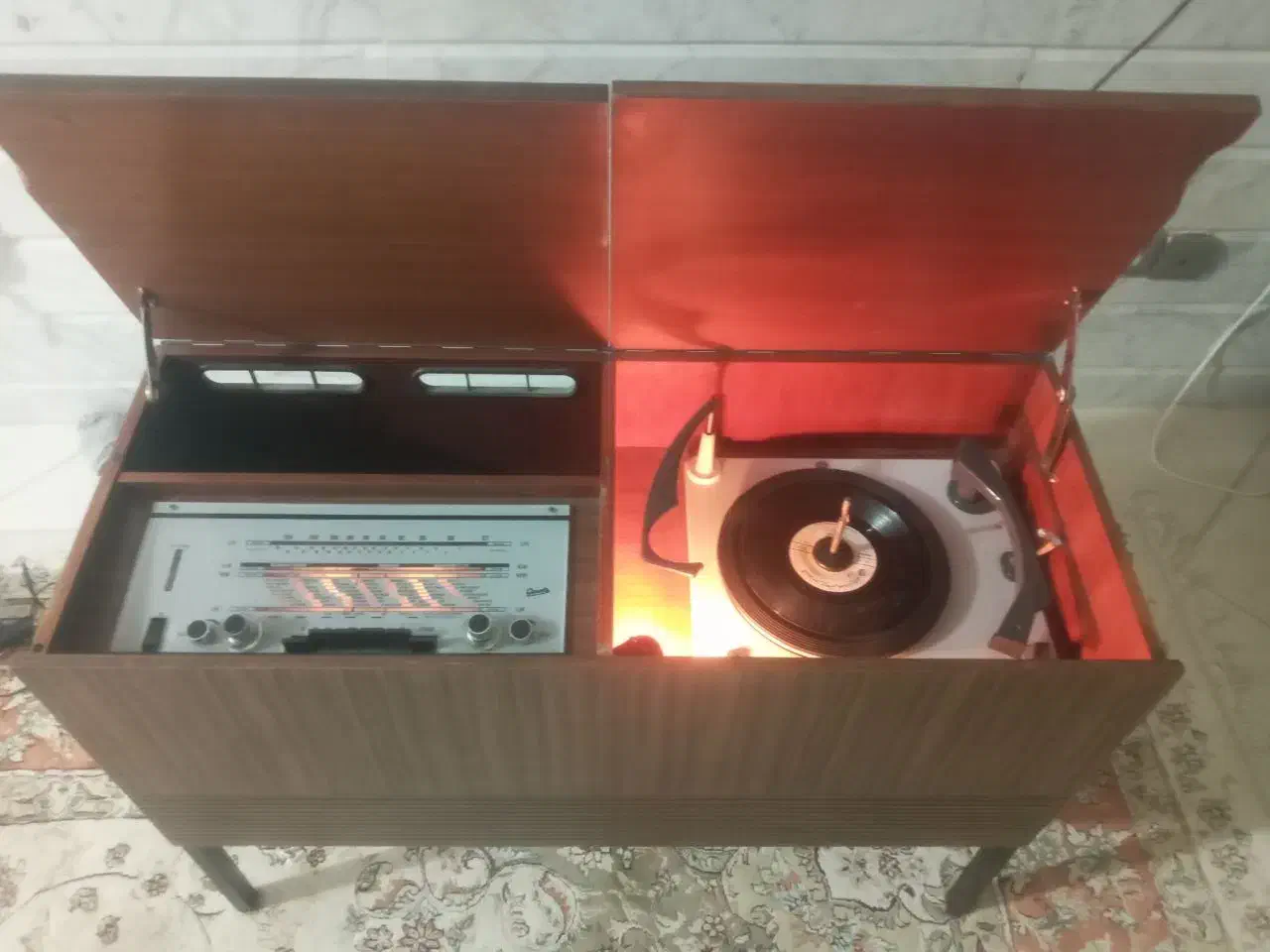 رادیو گرام|کلکسیون اشیاء عتیقه|تیران, |دیوار