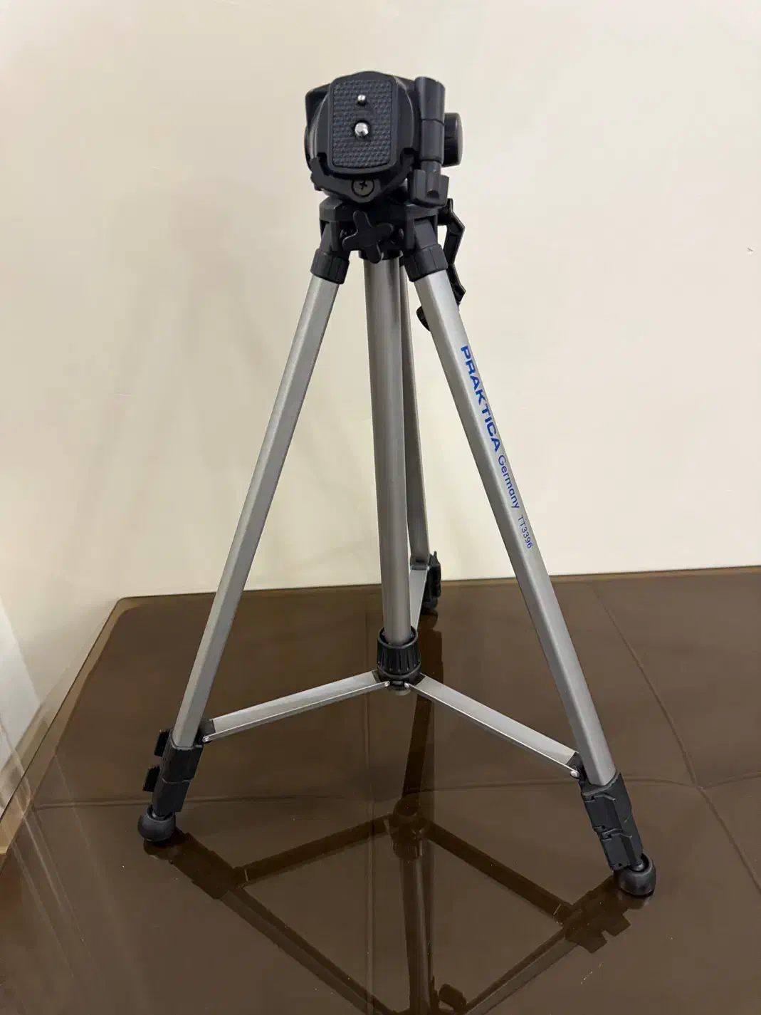 سه پایه دوربین|دوربین عکاسی و فیلم‌برداری|تهران, خواجه نصیر طوسی|دیوار