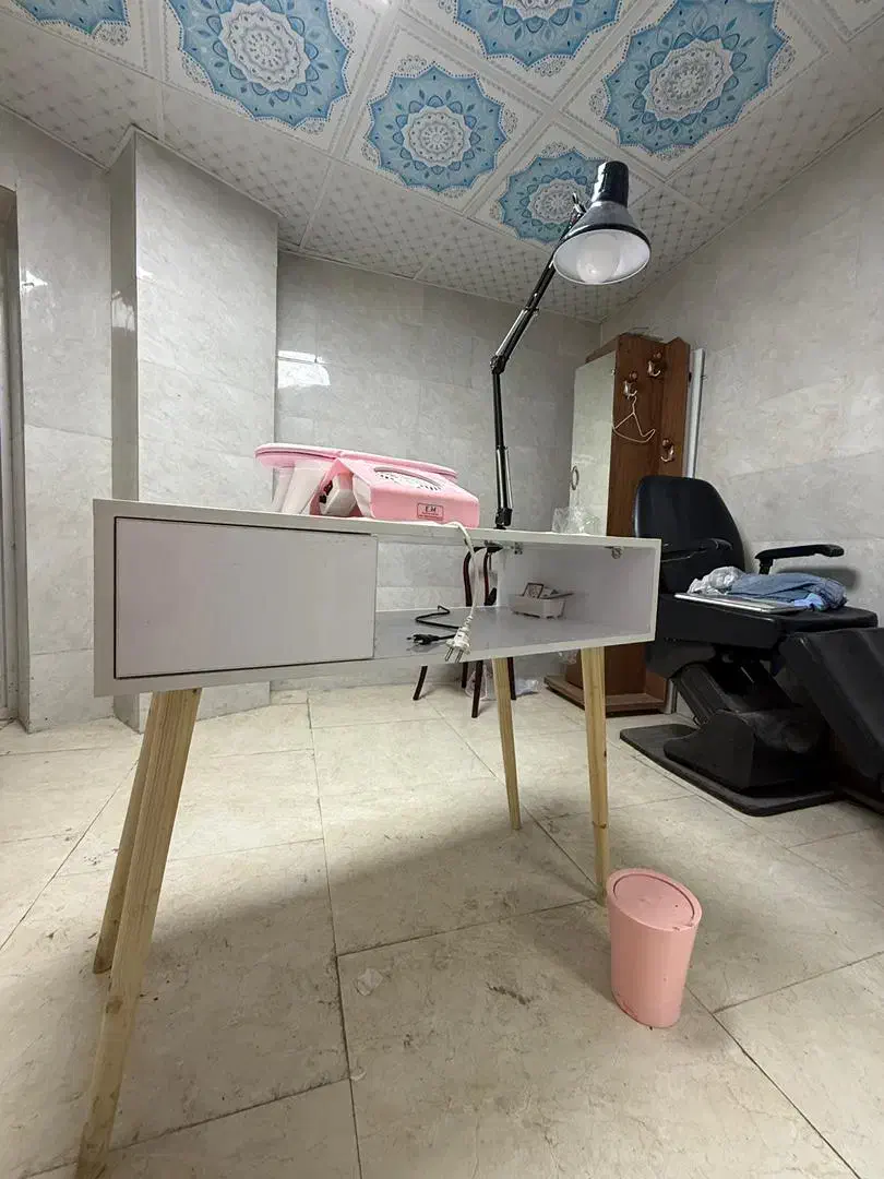 صندلی کوپ و میز ناخن|آرایشگاه و سالنهای زیبایی|ماسال, |دیوار