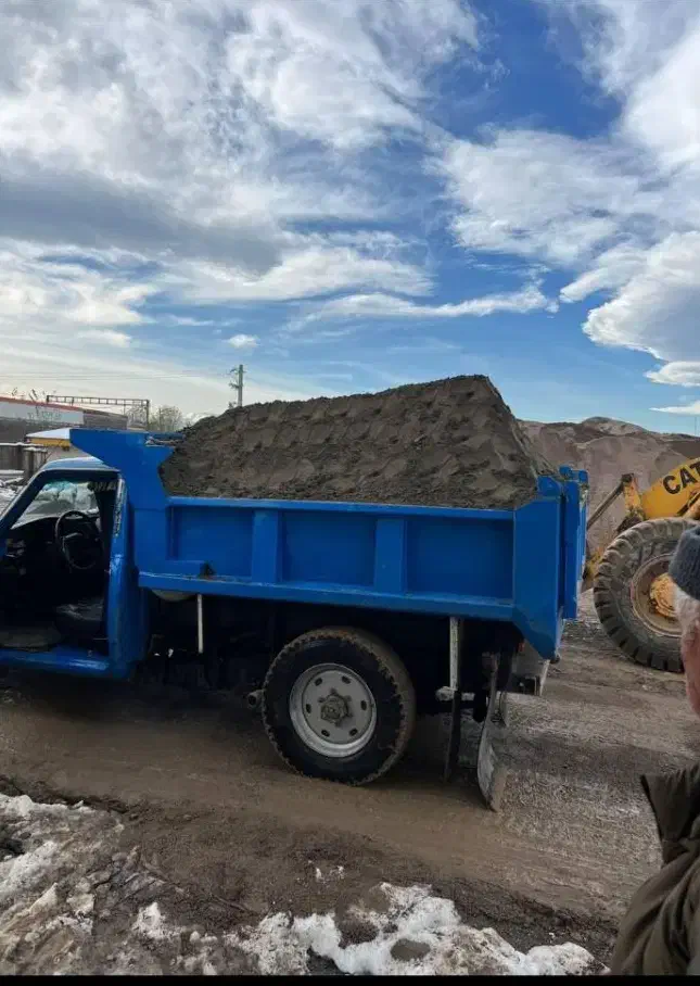 حمل ماسه شن خاک باغچه خاک شیب بندی.نیسان کمپرسی|خدمات حمل و نقل|زاهدان, |دیوار