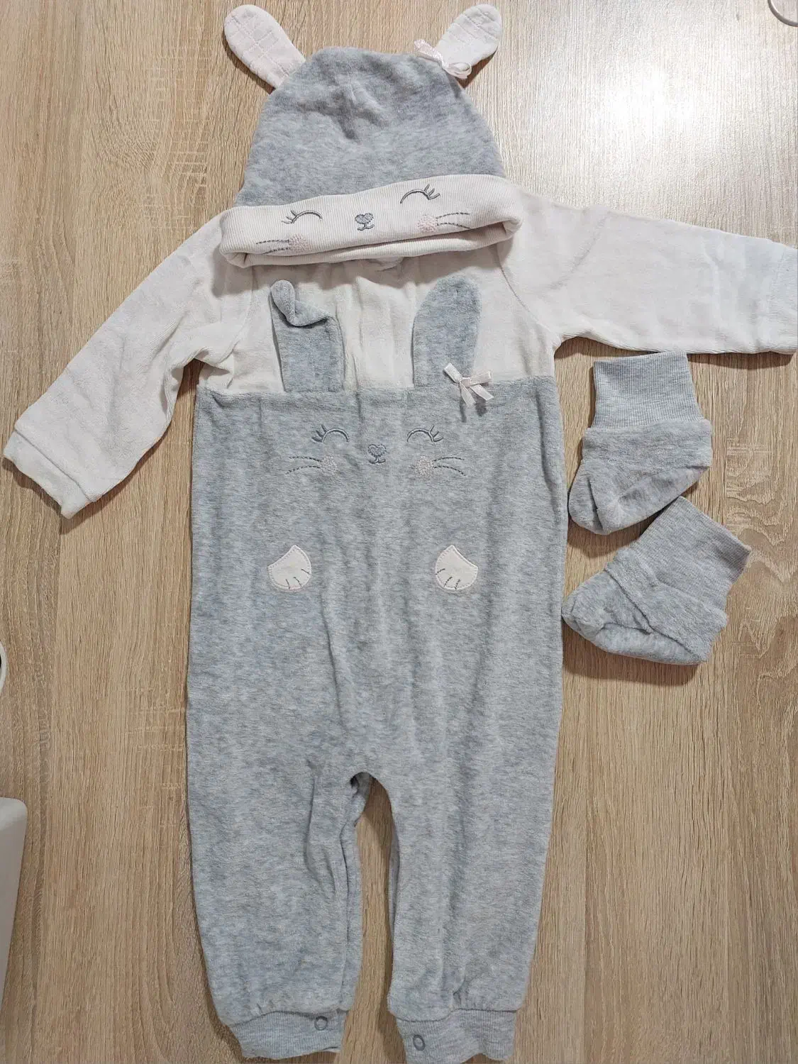 سرهمی indigo به همراه کلاه و پاپوش برای یک سال|کفش و لباس بچه|رشت, گلباغ نماز|دیوار