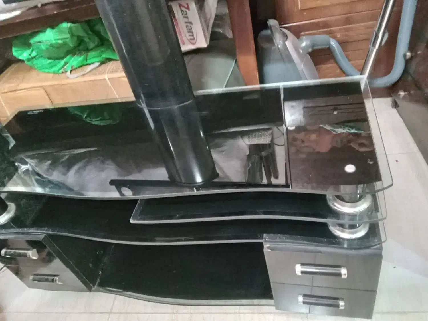 فروش تلویزیون سامسونگ قدیمی و دو عدد میز تلویزیون|میز تلویزیون|اردکان, |دیوار