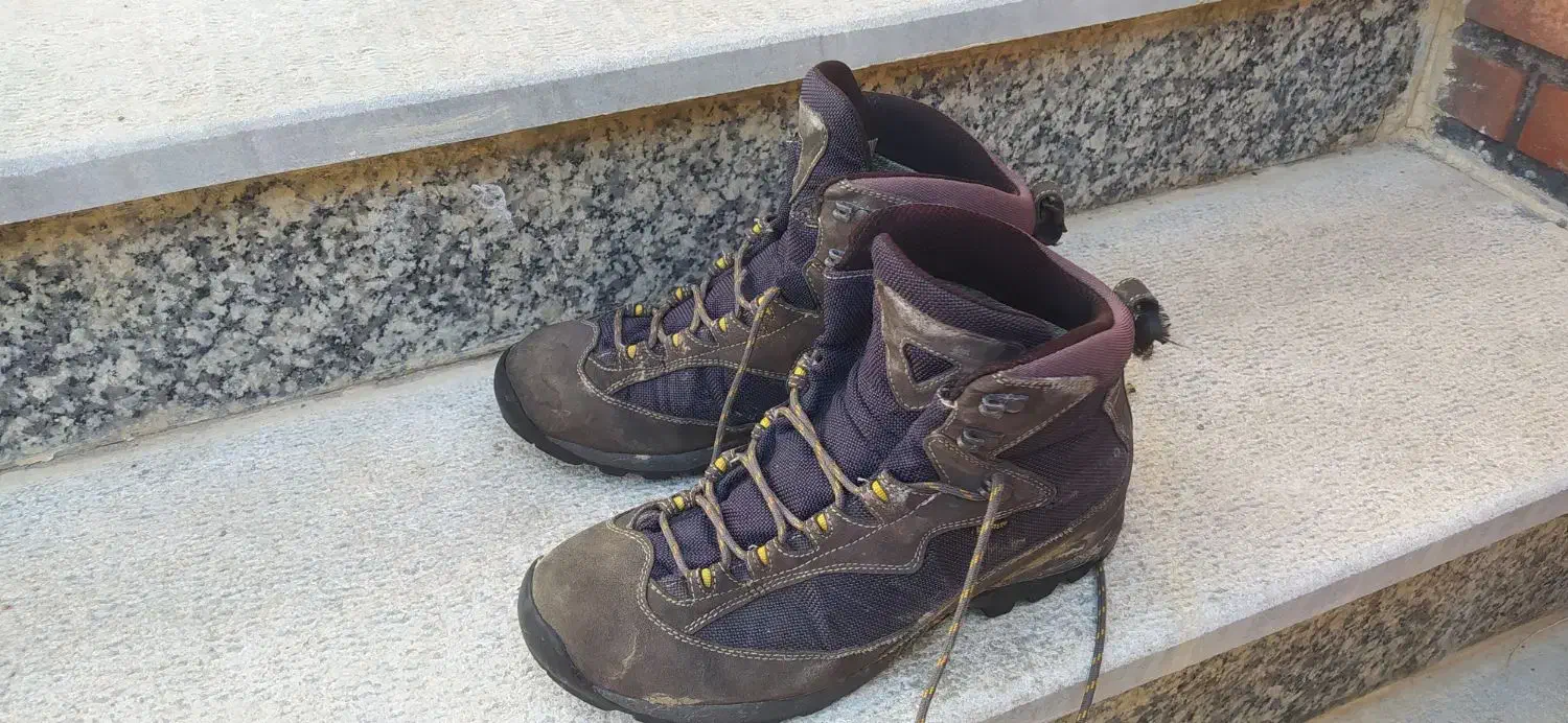 پوتین کوهنوردی|کیف، کفش، کمربند|نقده, |دیوار