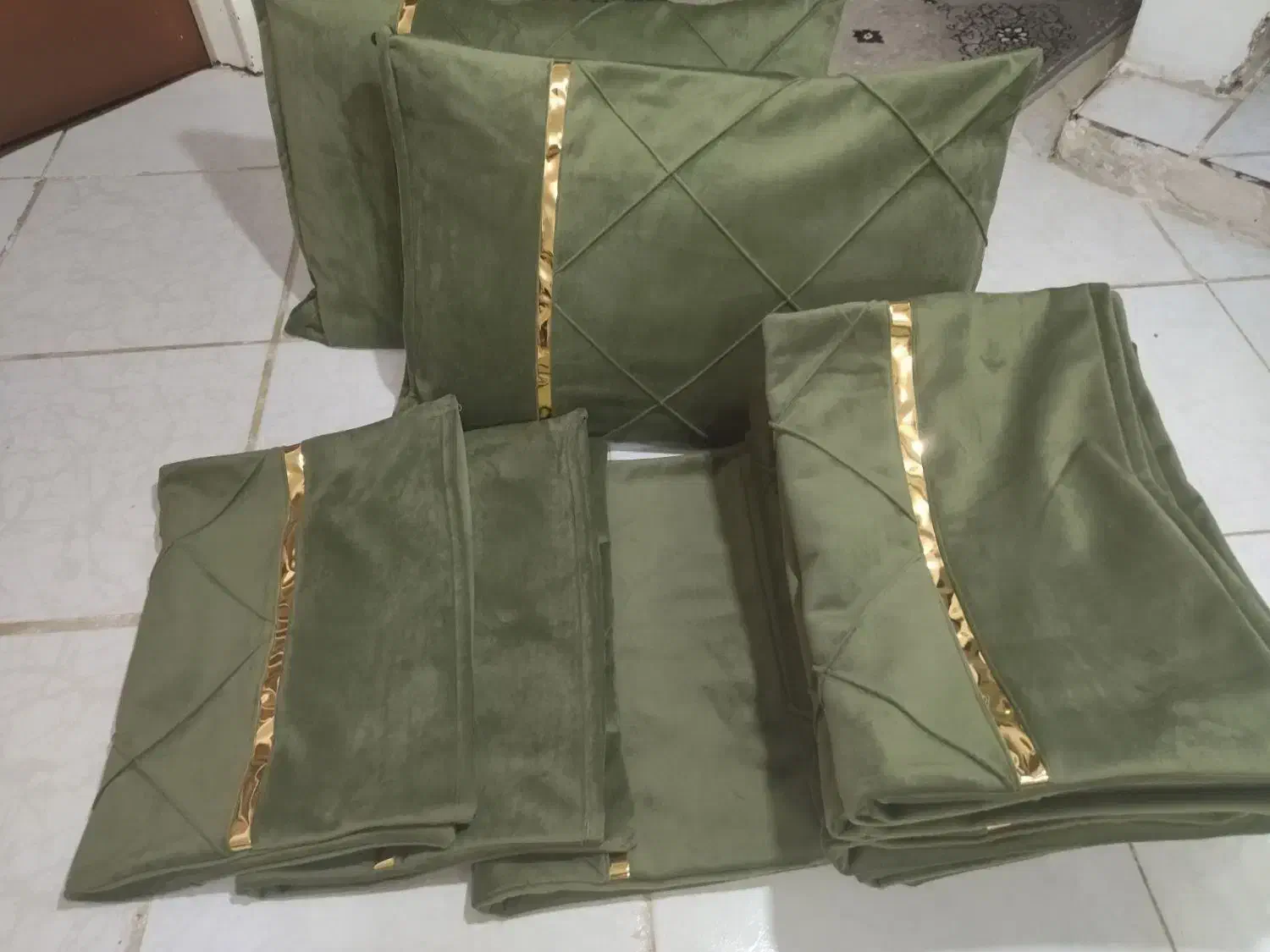 انواع شاهنشین رو بالشتی|رختخواب، بالش، پتو|میرجاوه, |دیوار