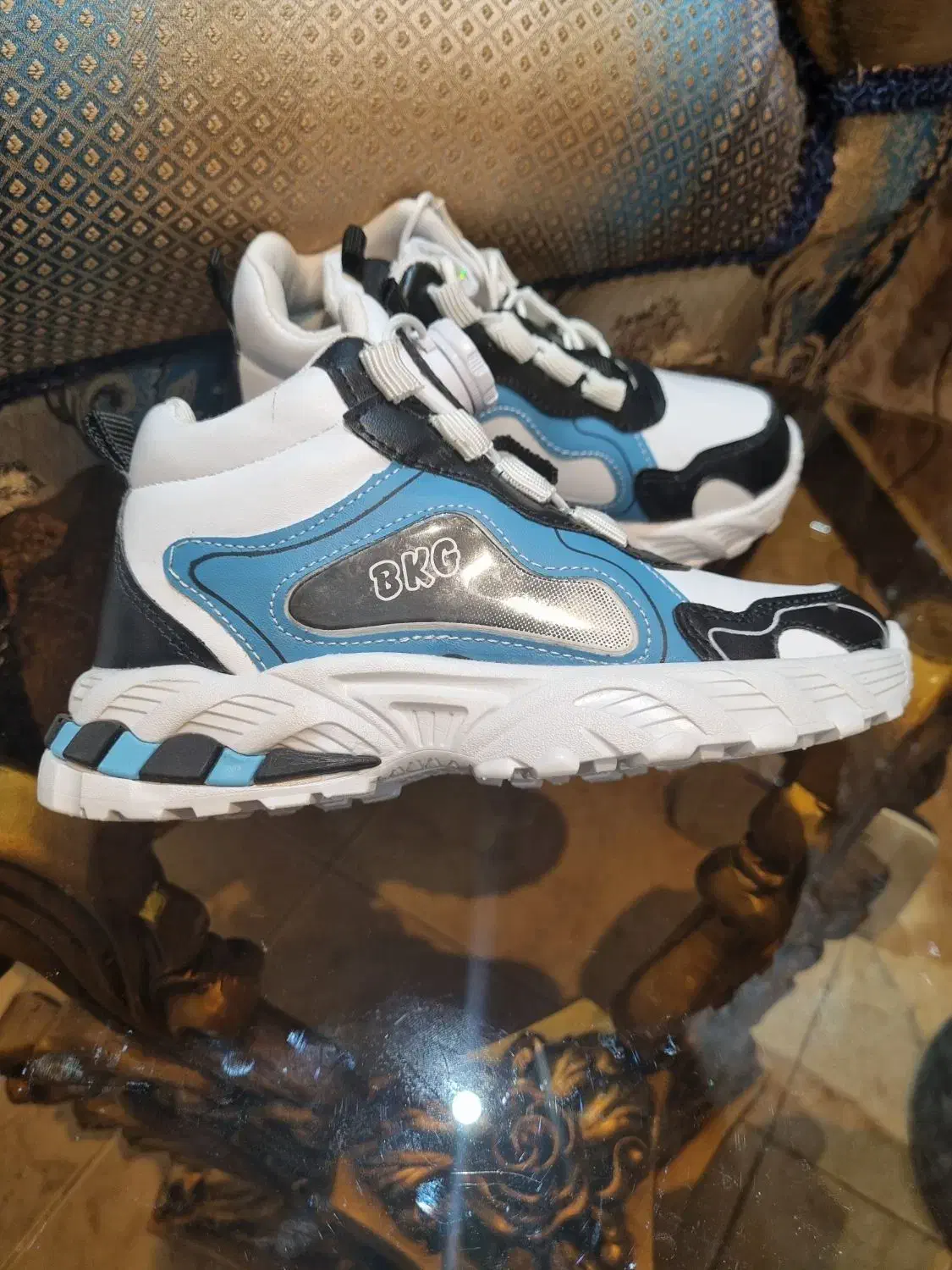 کتانی پسرانه|کفش و لباس بچه|اندیشه, اندیشه فاز ۴|دیوار