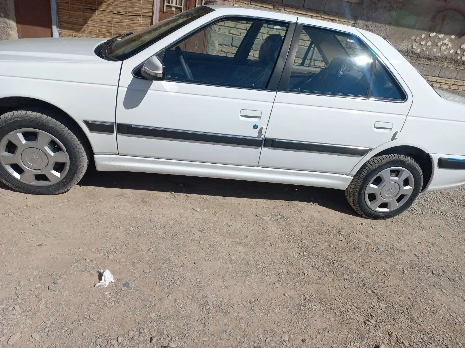 ماشین مدل ۴۰۲|خودرو سواری و وانت|سیب و سوران, |دیوار