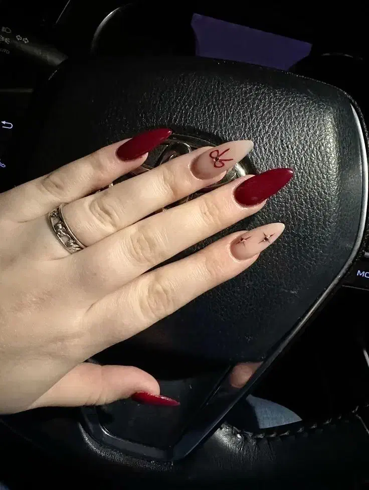 کاشت ناخن با بهترین مواد انجام میشود|خدمات آرایشگری و زیبایی|بم, |دیوار