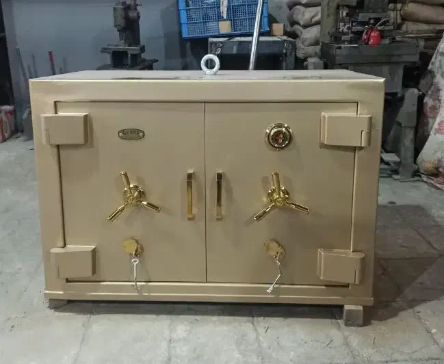 زیر ویترینی طلافروشی گاوصندوق زیرویترینی ایرانیان|فروشگاه و مغازه|تهران, شهرک طالقانی|دیوار