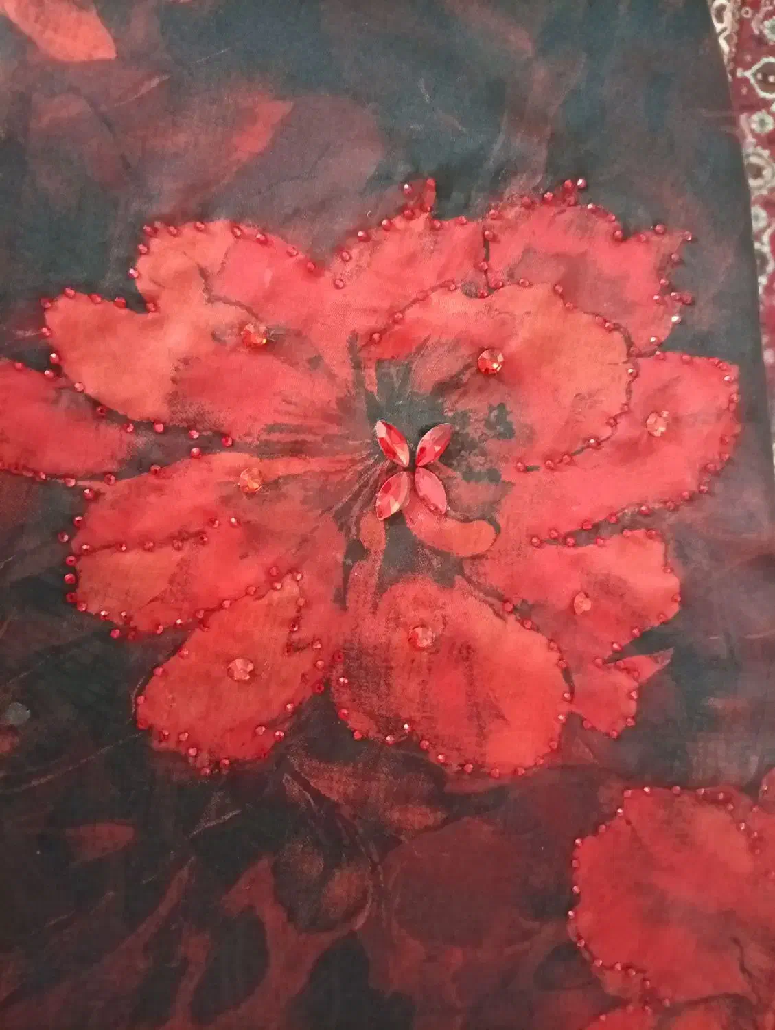 نگین‌کاری لباس محلی|لباس|جوانرود, |دیوار