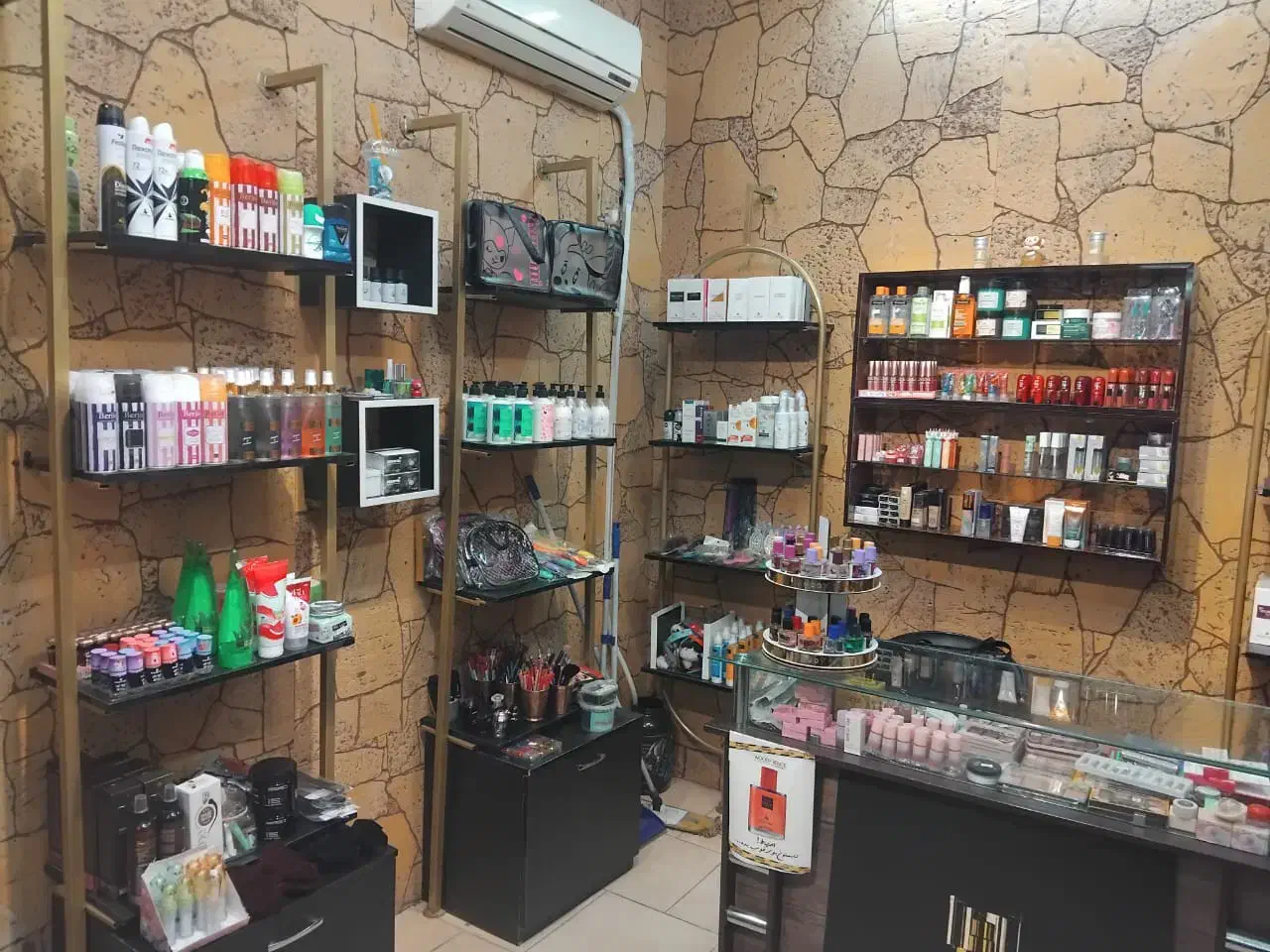 واگذاری مغازه با کلیه اجناس و دکور|اجارهٔ مغازه و غرفه|رودهن, |دیوار