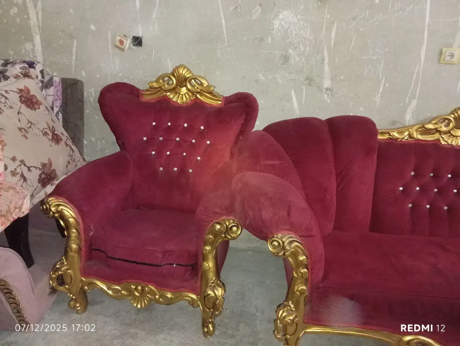 فروش فوری سرویس مبل راحتی سلطنتی طلایی حراج|مبلمان خانگی و میز عسلی|سراوان, |دیوار