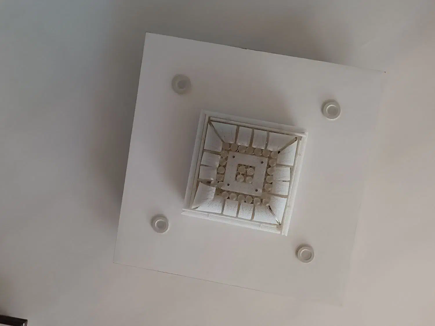 سه عدد لوستر|لوستر و چراغ آویز|شیراز, ترمینال باربری|دیوار