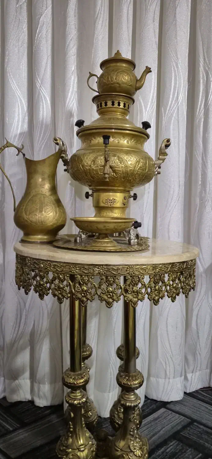 سماوربرنجی ومیز|صنایع دستی و سایر لوازم تزئینی|مشهد, همت آباد|دیوار