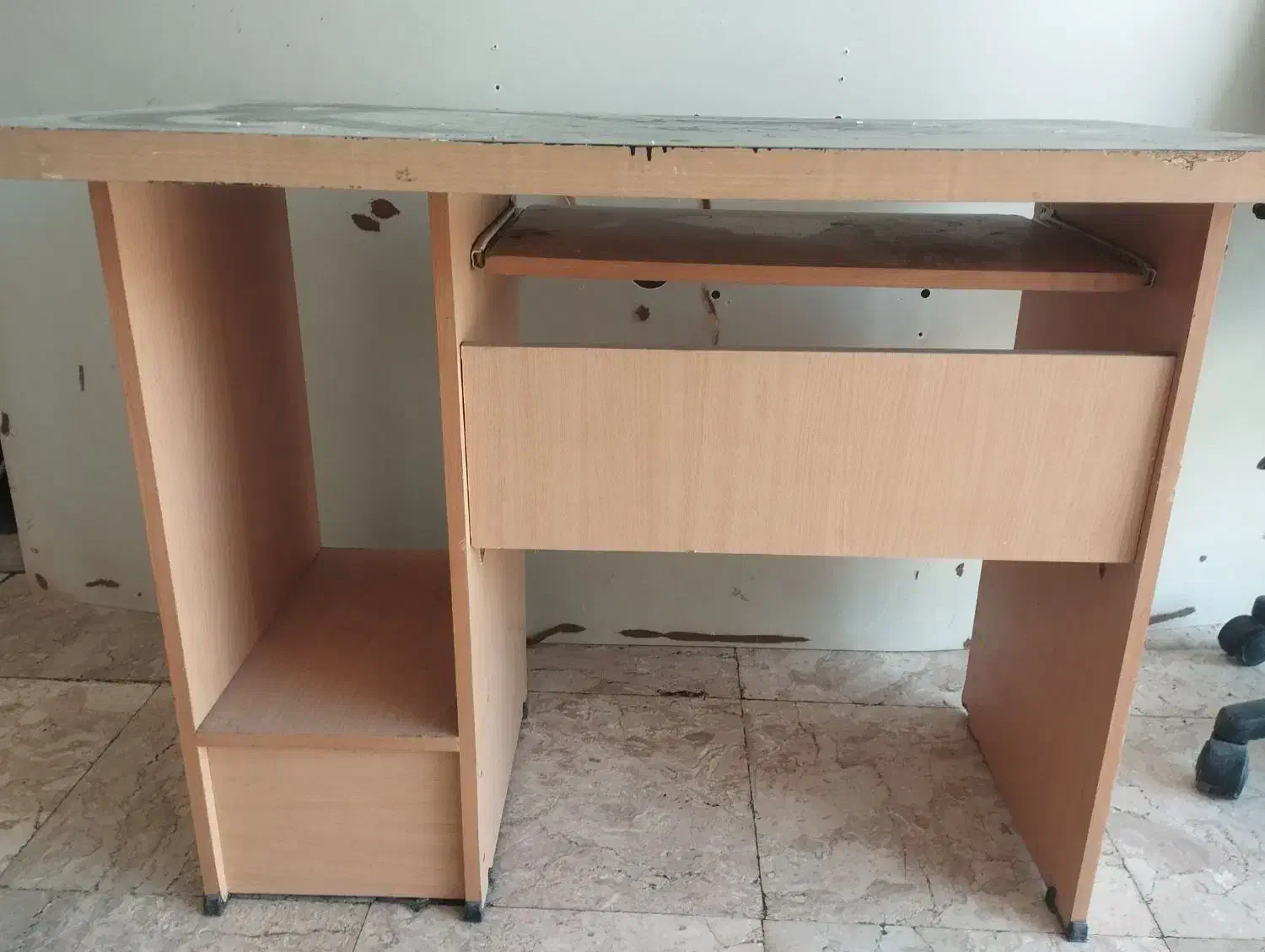 میز کامپیوتر|میز تحریر و کامپیوتر|بومهن, |دیوار