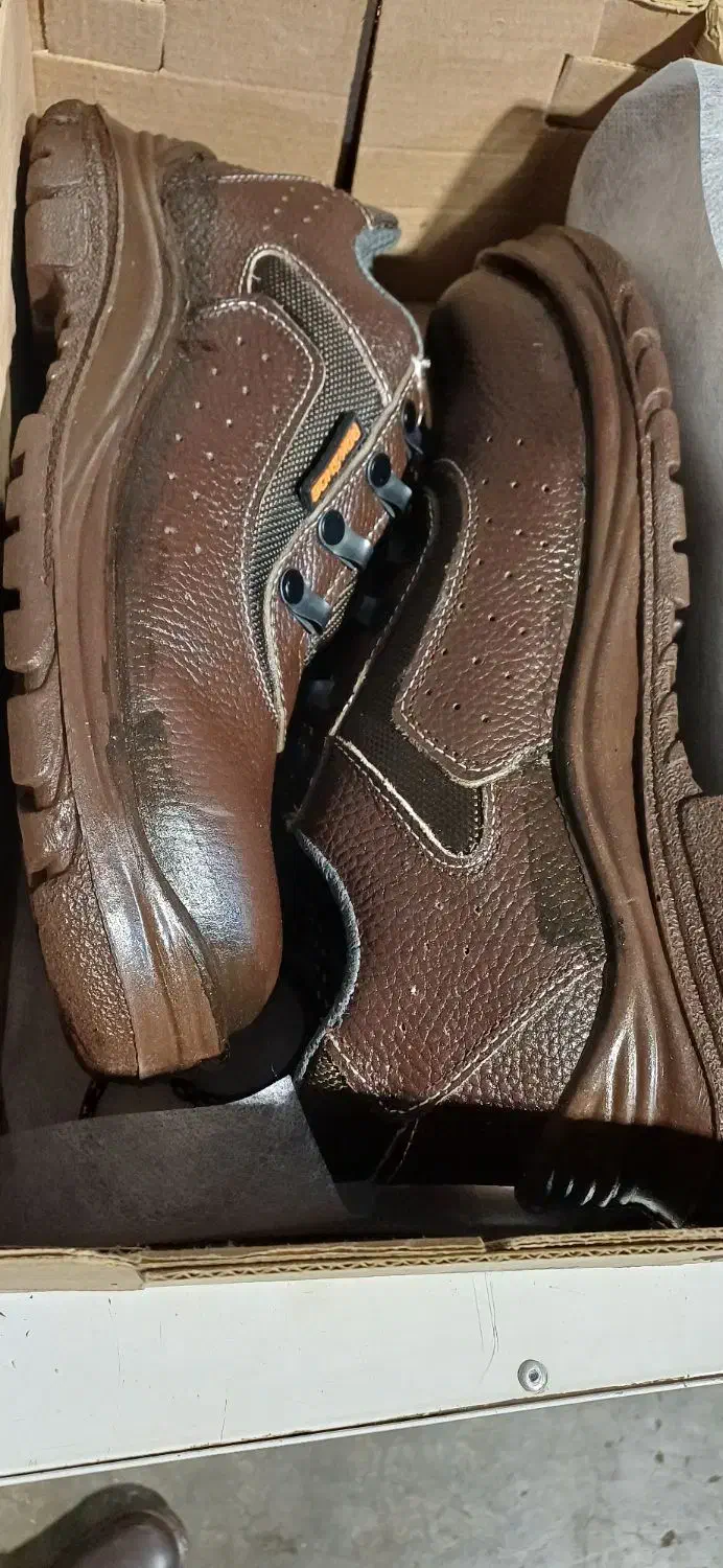 کفش کار مدل ارک|کیف، کفش، کمربند|رشت, فلسطین|دیوار