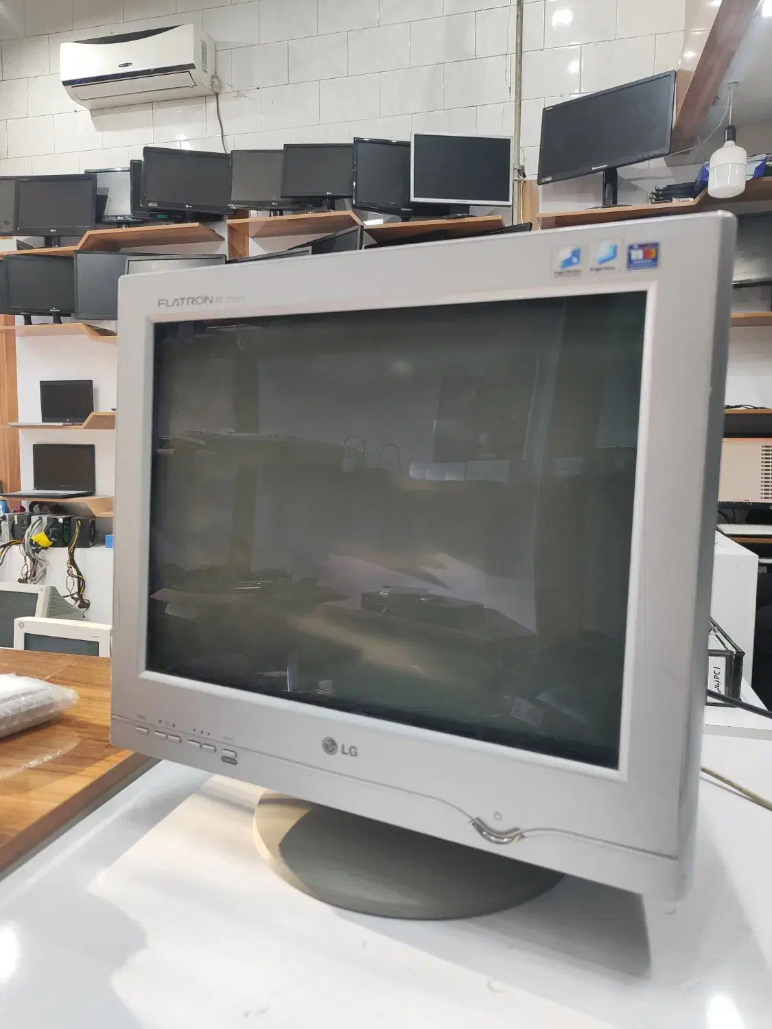 مانیتور crt 17 اینچ|قطعات و لوازم جانبی رایانه|بجنورد, |دیوار