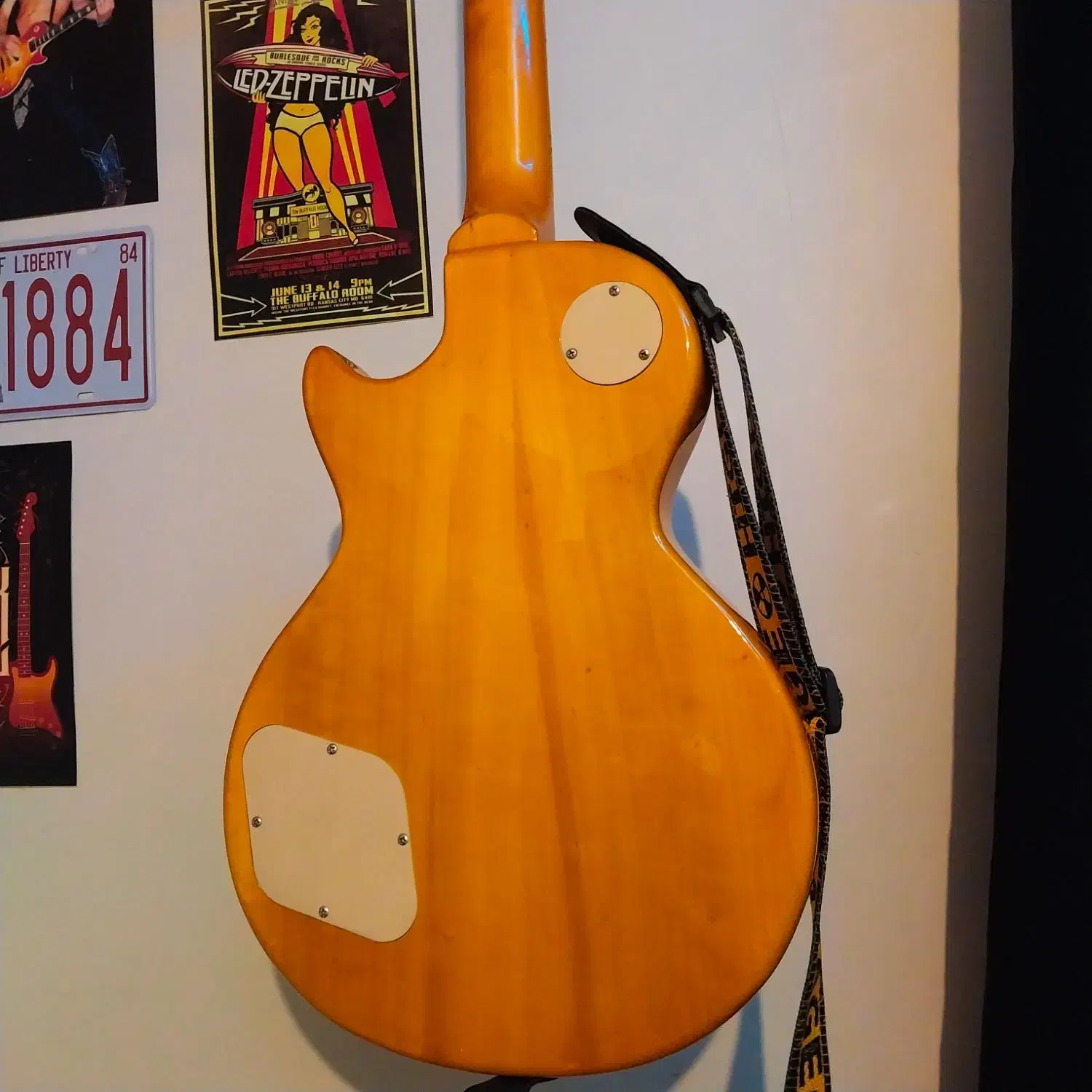 گیتار الکتریک طرح les paul برند maison|گیتار، بیس، امپلیفایر|محمدشهر, همایون ویلا|دیوار