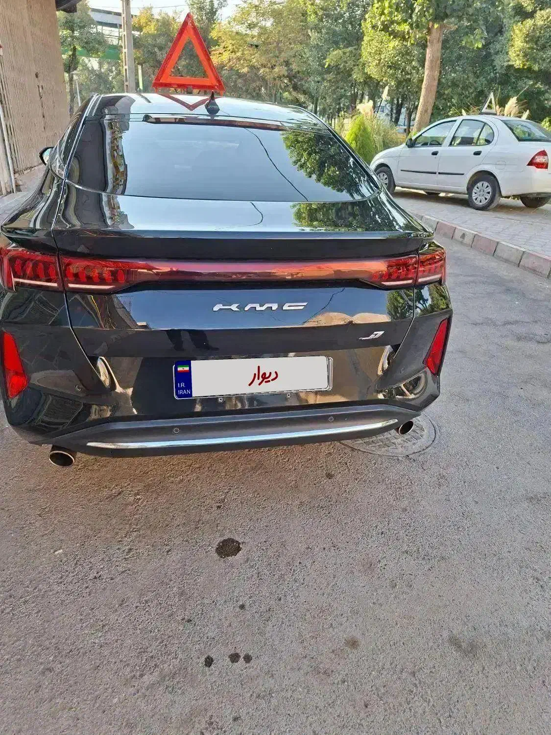 کی ام سی j7فروش یک میلیارد نقد الباقی طی ده تا چک|خودرو سواری و وانت|اصفهان, فروردین|دیوار