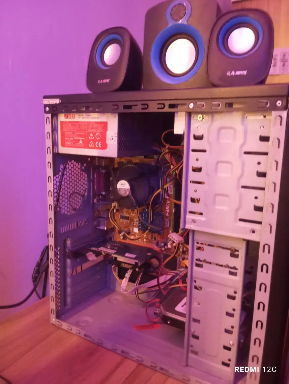 کامپیوتر به صرفه|رایانه رومیزی|چرام, |دیوار