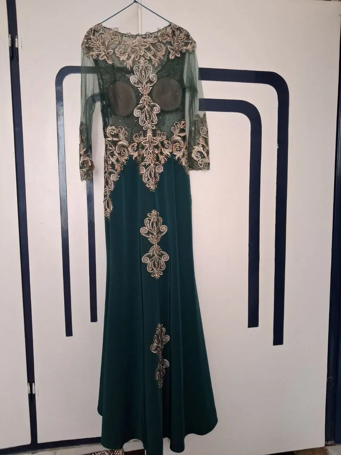 پیراهن مجلسی|لباس|ساری, |دیوار