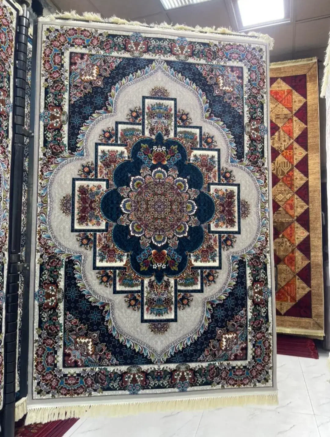 فرش سلیمان فروشگاه تندیس ۲۱۳۴|فرش|قم, شاه ابراهیم|دیوار