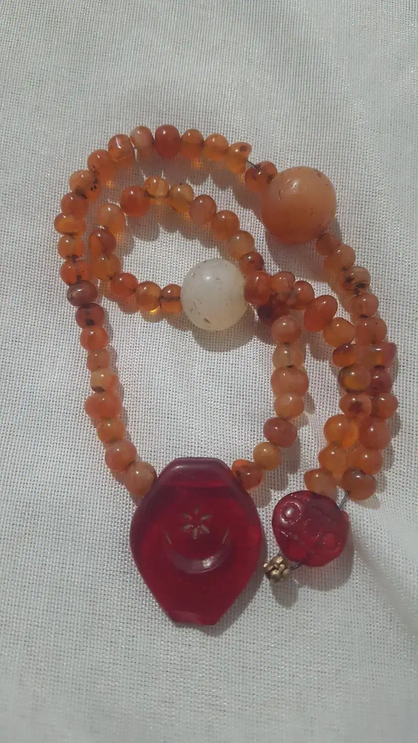 اویز گردن عقیق|کلکسیون اشیاء عتیقه|فرمهین, |دیوار