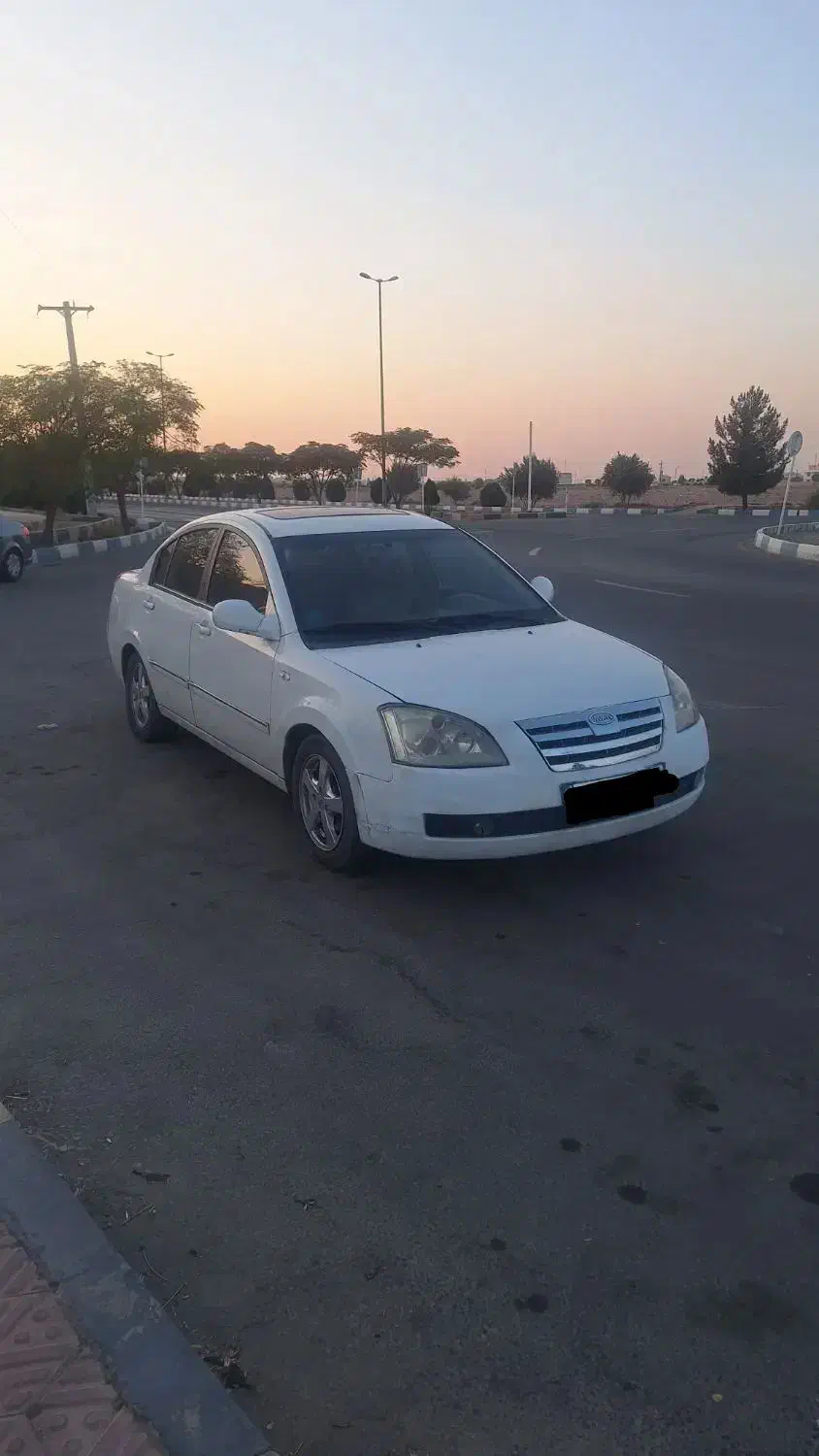 ام وی ام ۵۳۰ سفید رنگ|خودرو سواری و وانت|شاهین‌شهر, طالقانی|دیوار