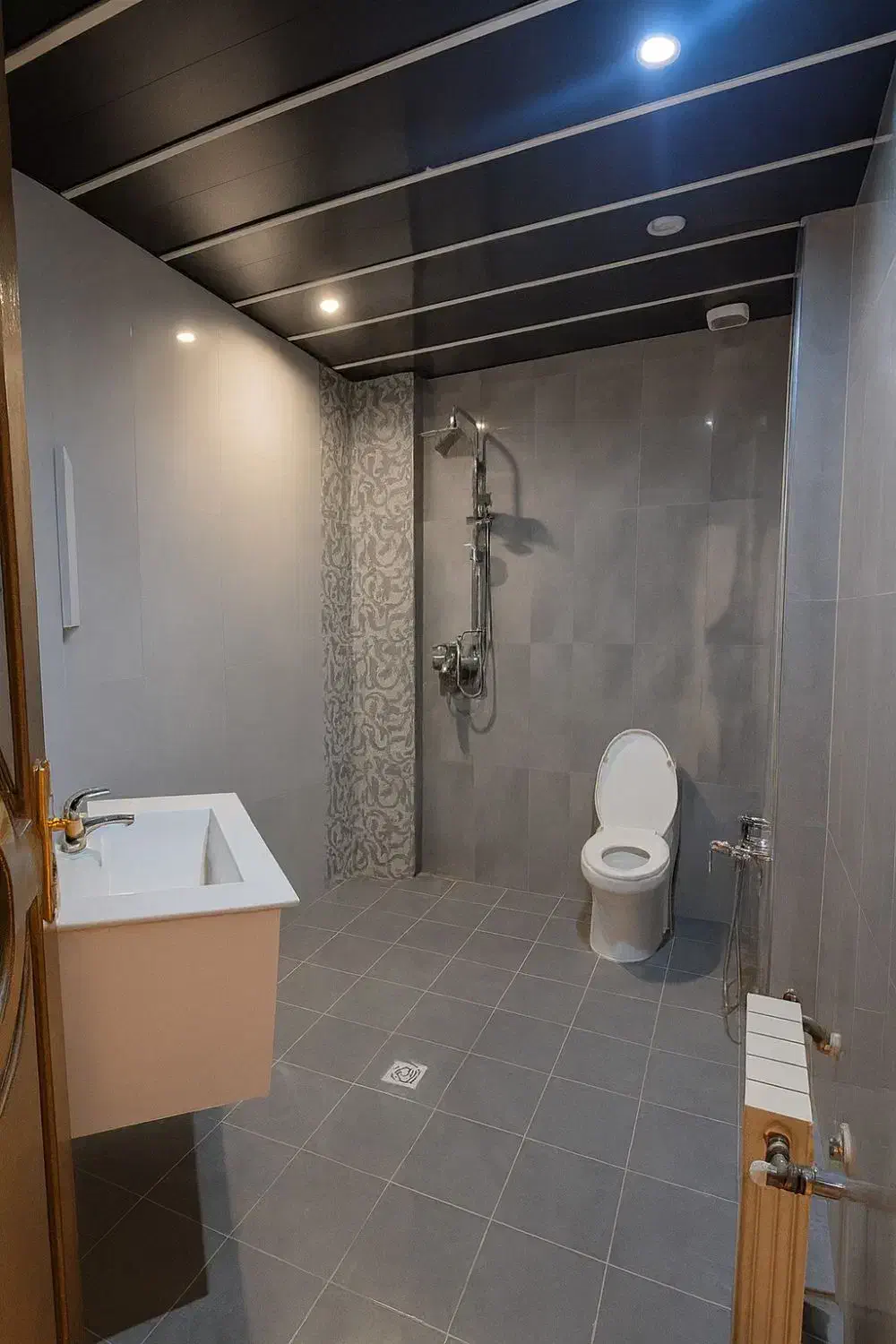 155متر/3خواب/سعادت آباد/2پارکینگ/بازسازی شده