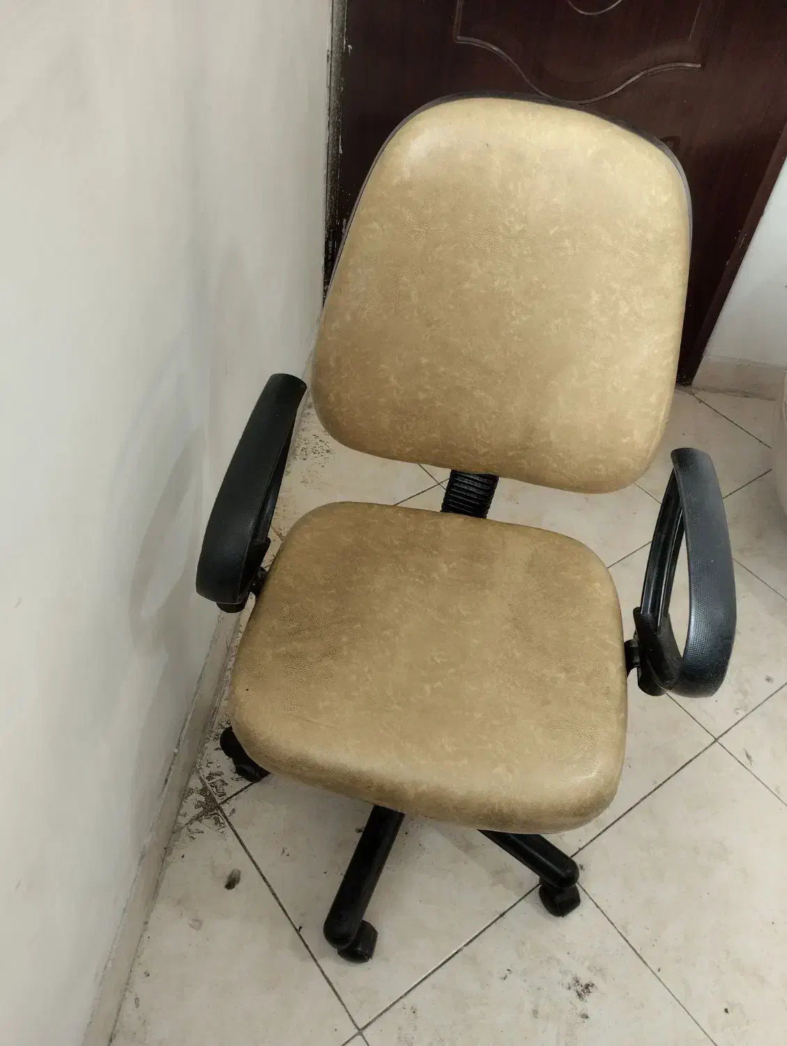 صندلی گردان و مدیریت|صندلی و نیمکت|رشت, قاسمیه|دیوار