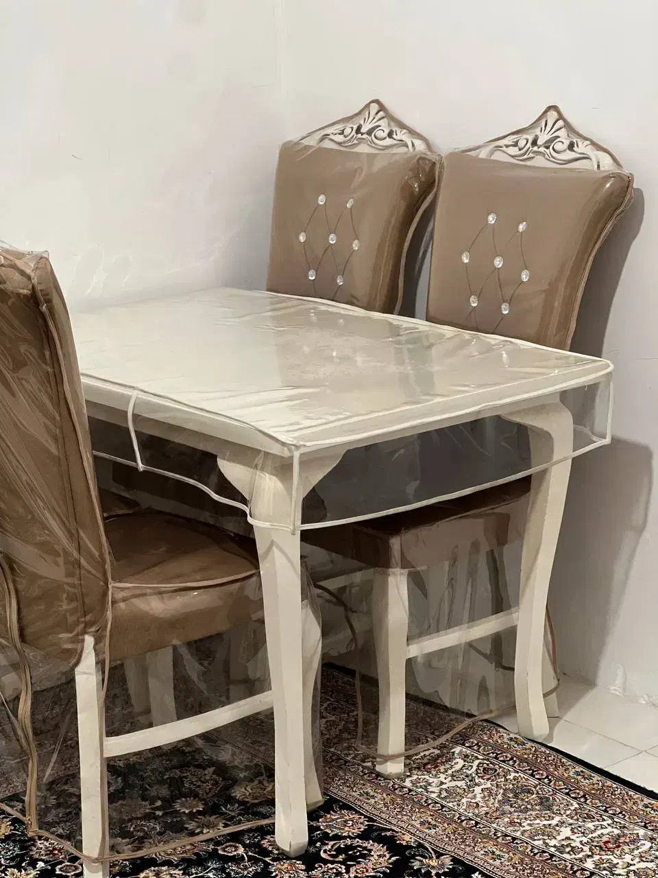 سرویس نهار خوری 4 نفره|میز و صندلی غذاخوری|گوآور, |دیوار