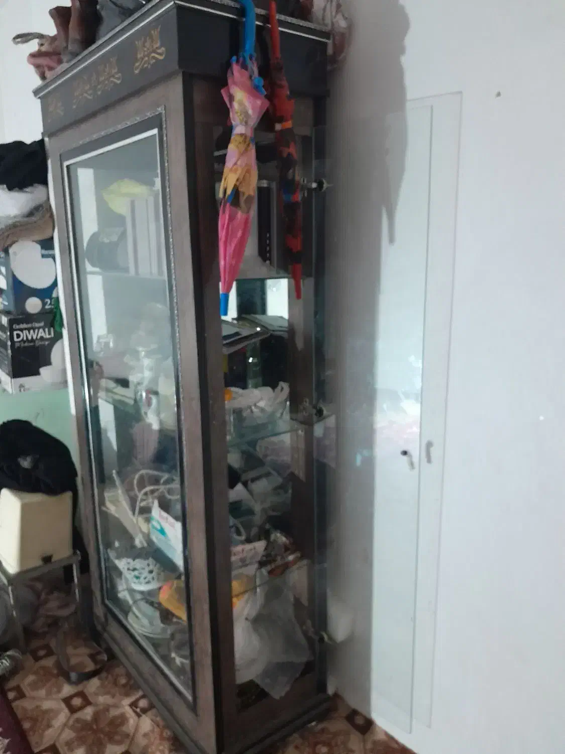 ویترین دحدنوعروس به علت جابجایی سالم به می رسد|بوفه، ویترین، کنسول|ابریشم, |دیوار