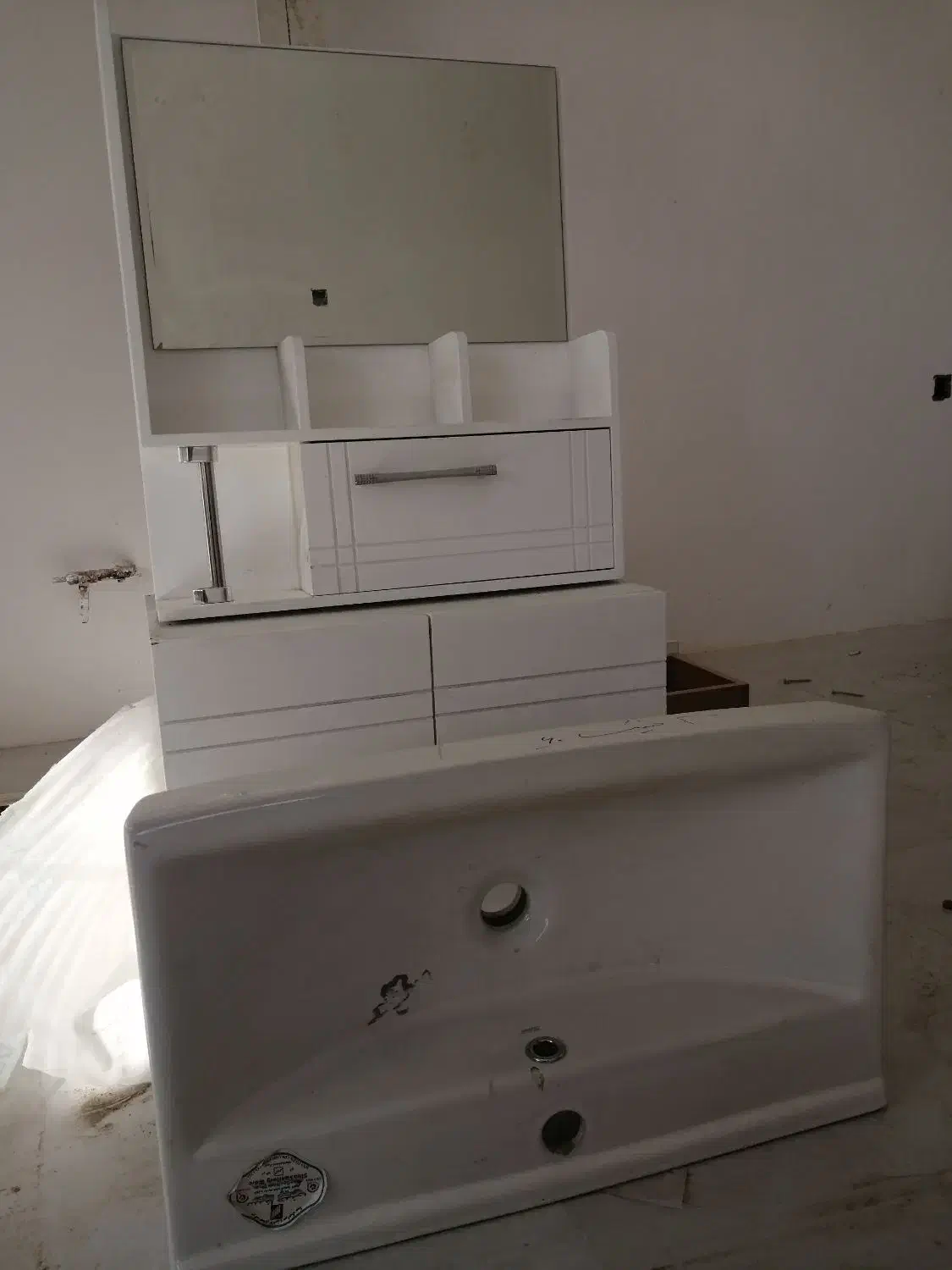 سنگ روشویی با اینه و کمد|لوازم سرویس بهداشتی|کاشان, عربها|دیوار