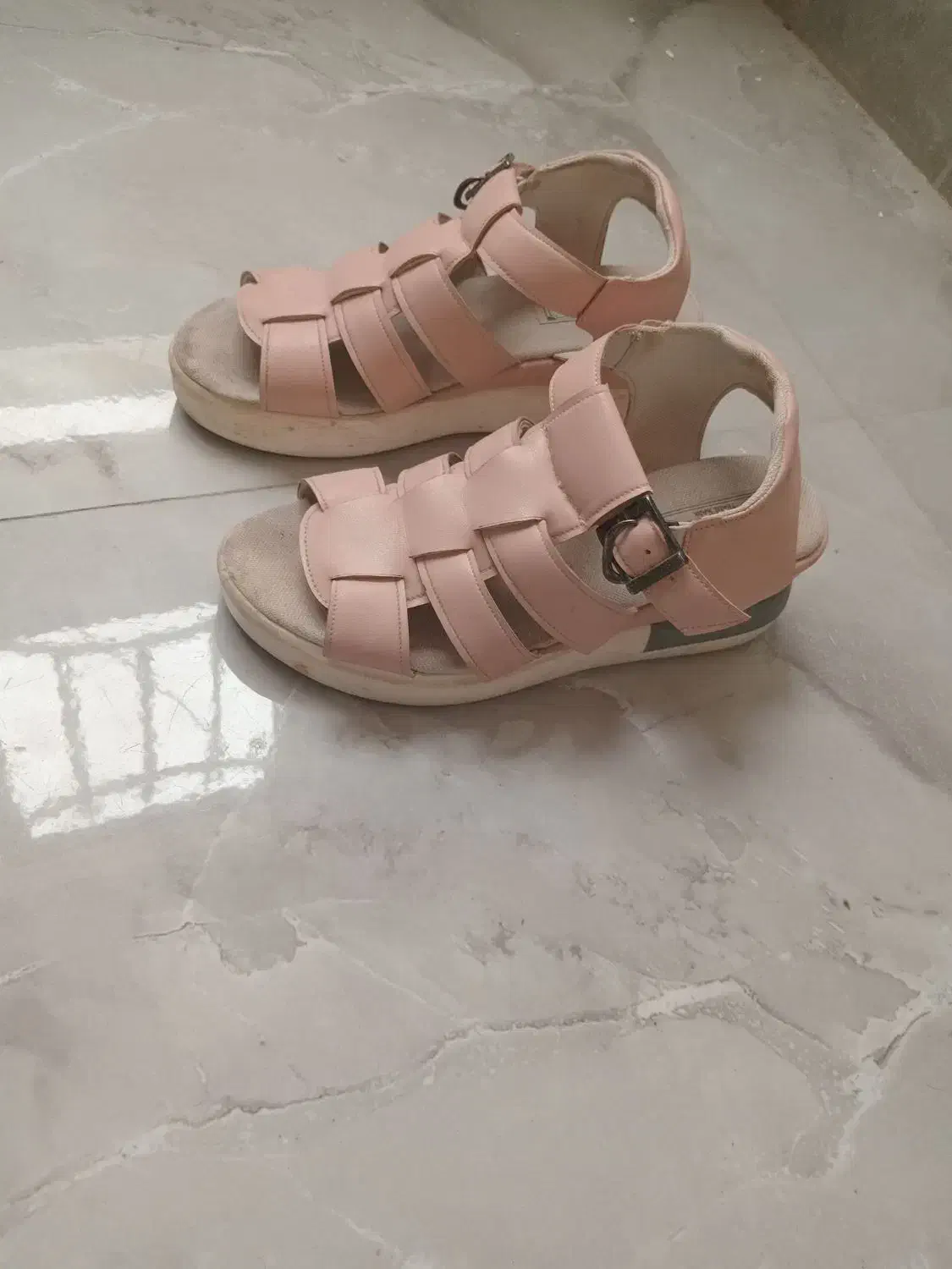 کفش|کیف، کفش، کمربند|تربت جام, والفجر|دیوار