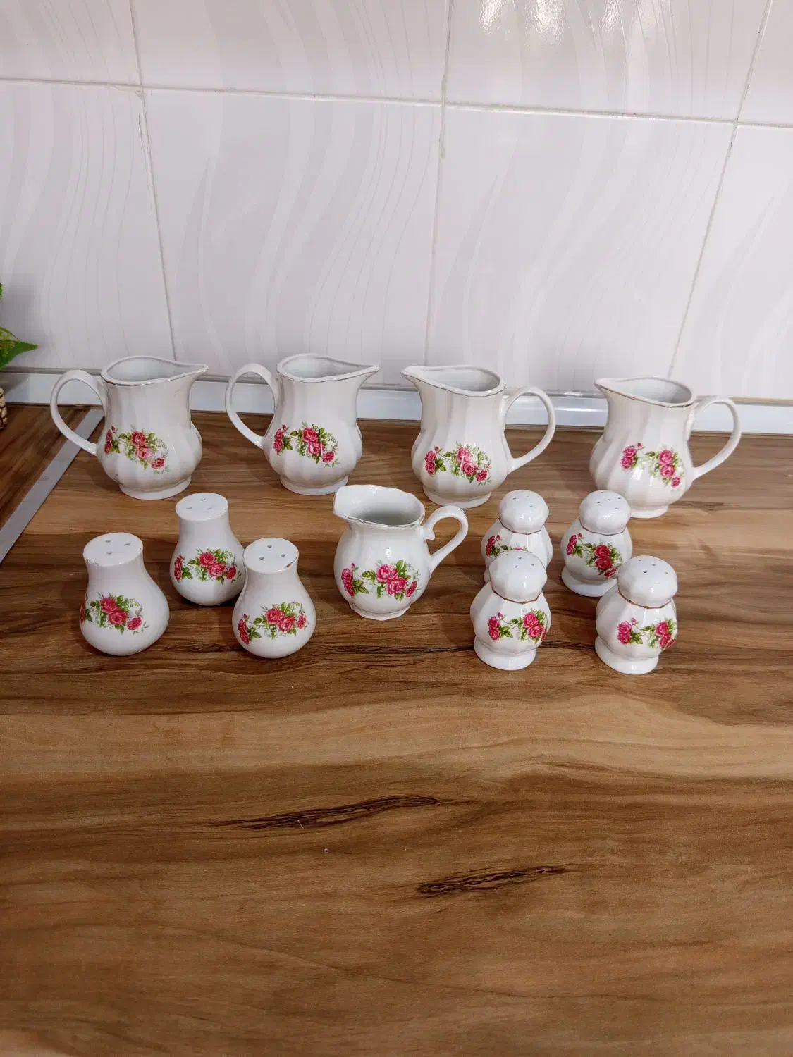 ظرف گل سرخی|ظروف سرو و پذیرایی|رباطکریم, مسکن مهر آبشناسان|دیوار