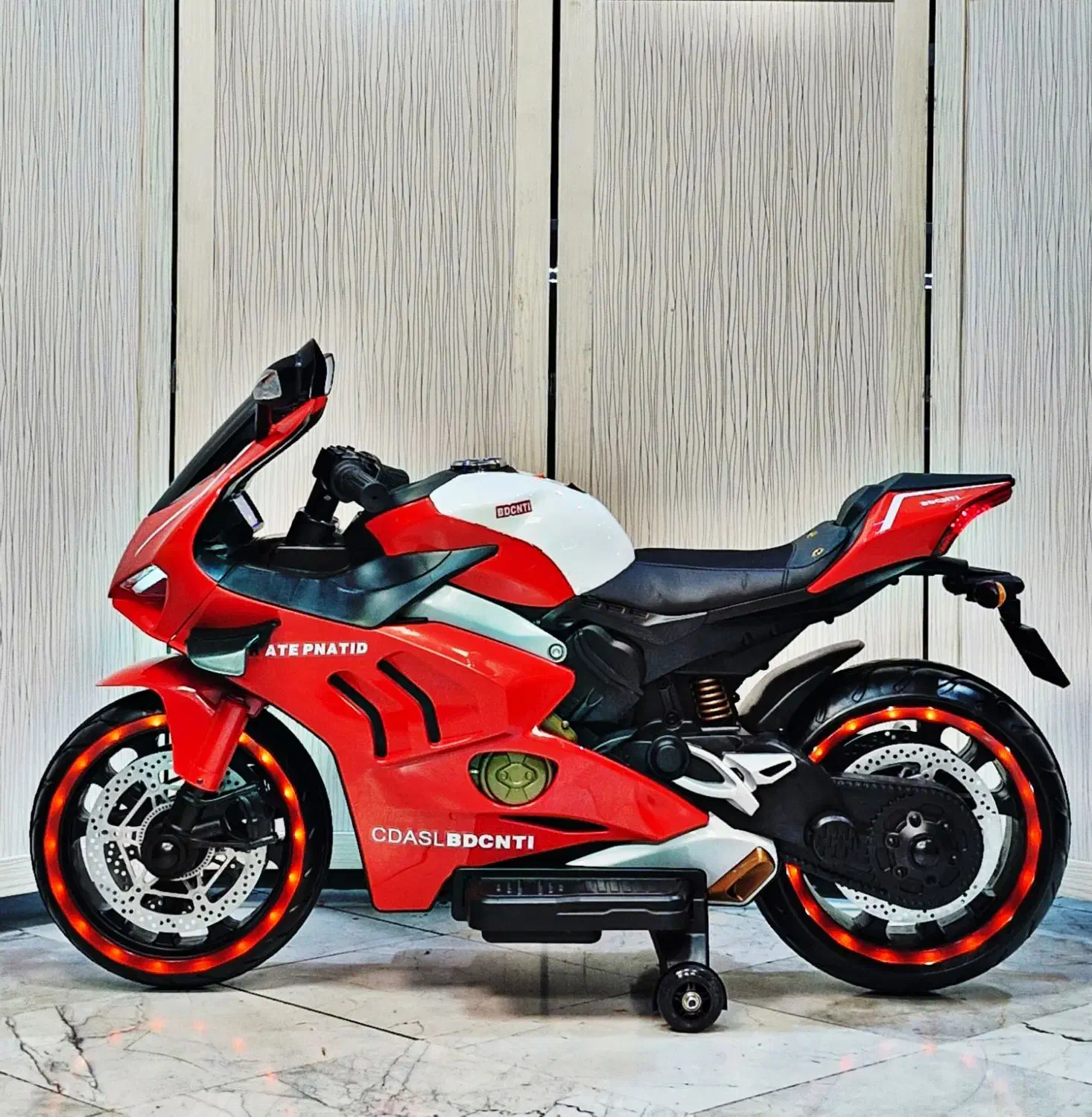 ماشین شارژی موتورشارژی دوکاتیv5اورجینال سایزبزرگ|اسباب‌‌بازی|تهران, پرستار|دیوار