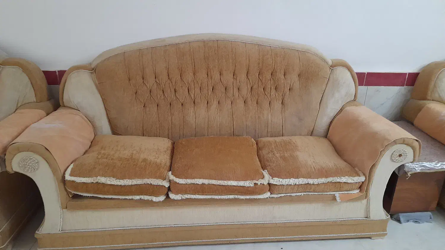 مبل کاملا تمیز|مبلمان خانگی و میز عسلی|سبزوار, باهنر|دیوار