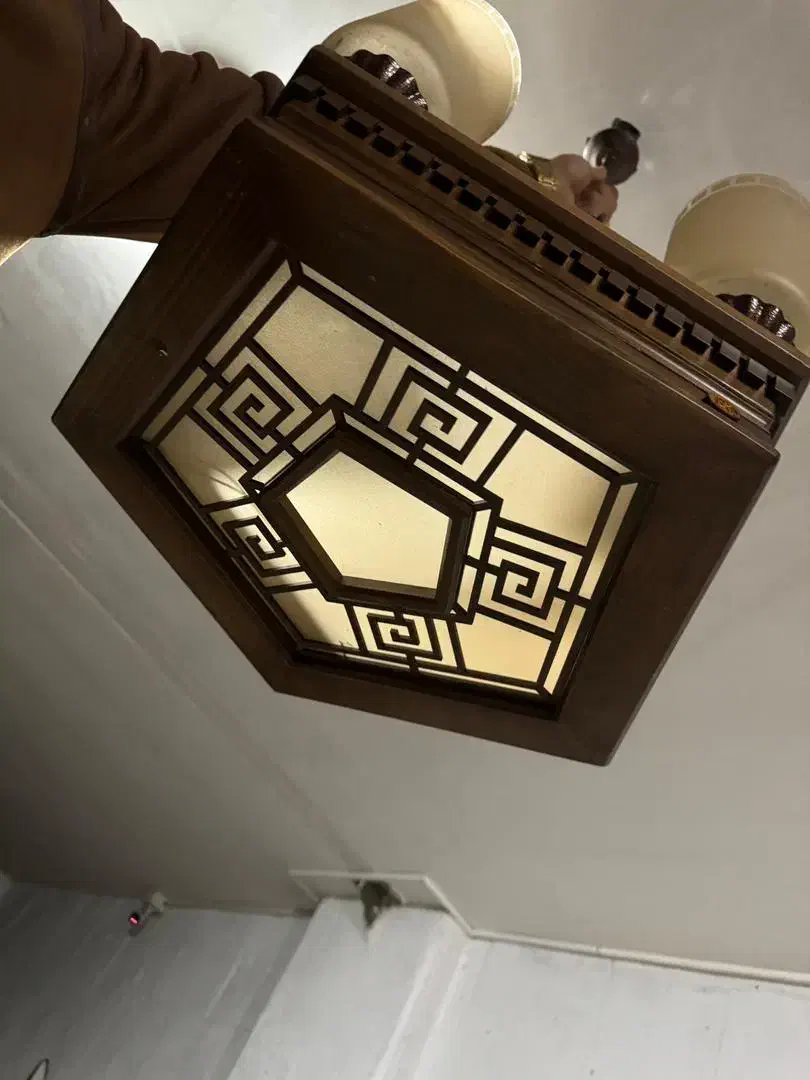 لوستر چوبی شرکتی دوعدد|لوستر و چراغ آویز|اراک, |دیوار