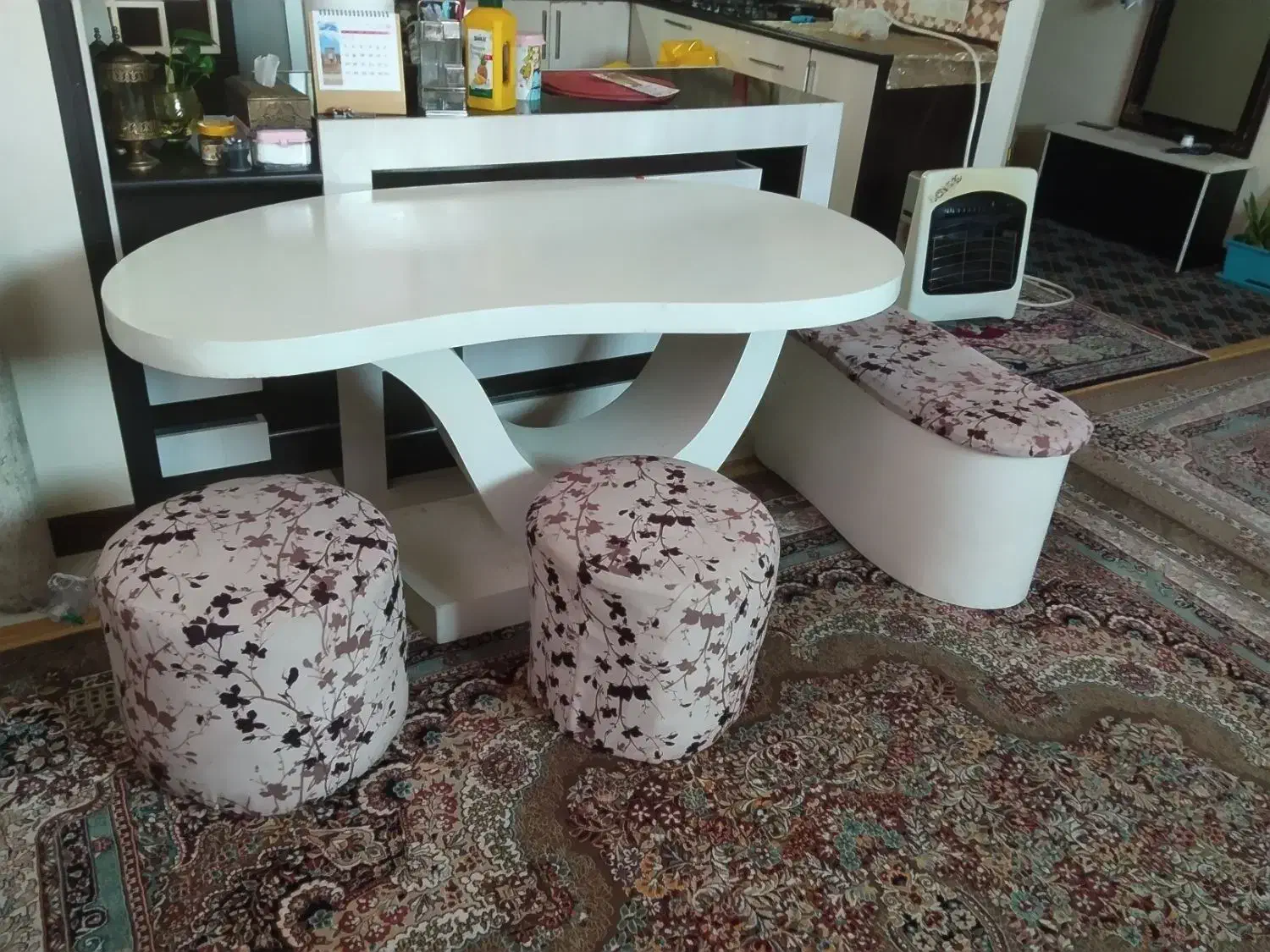 میز غذا خوری|میز و صندلی غذاخوری|شاهین‌شهر, شهرک گلدیس|دیوار