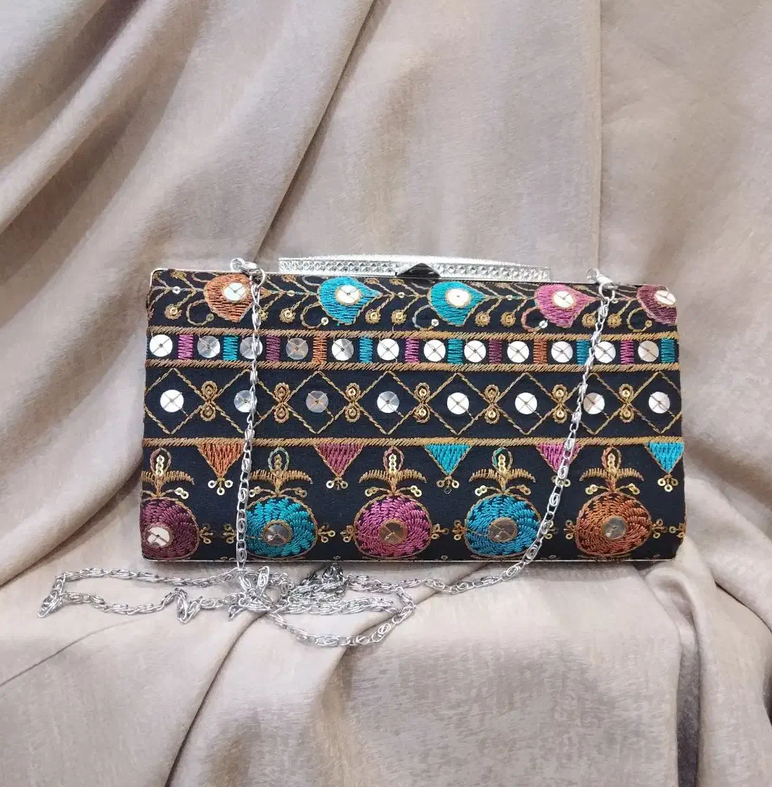 کیف مجلسی|کیف، کفش، کمربند|اهواز, کوروش|دیوار