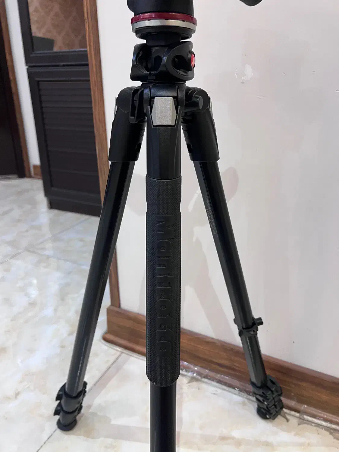 سه پایه مانفروتو|دوربین عکاسی و فیلمبرداری|تهران, میدان ولیعصر|دیوار