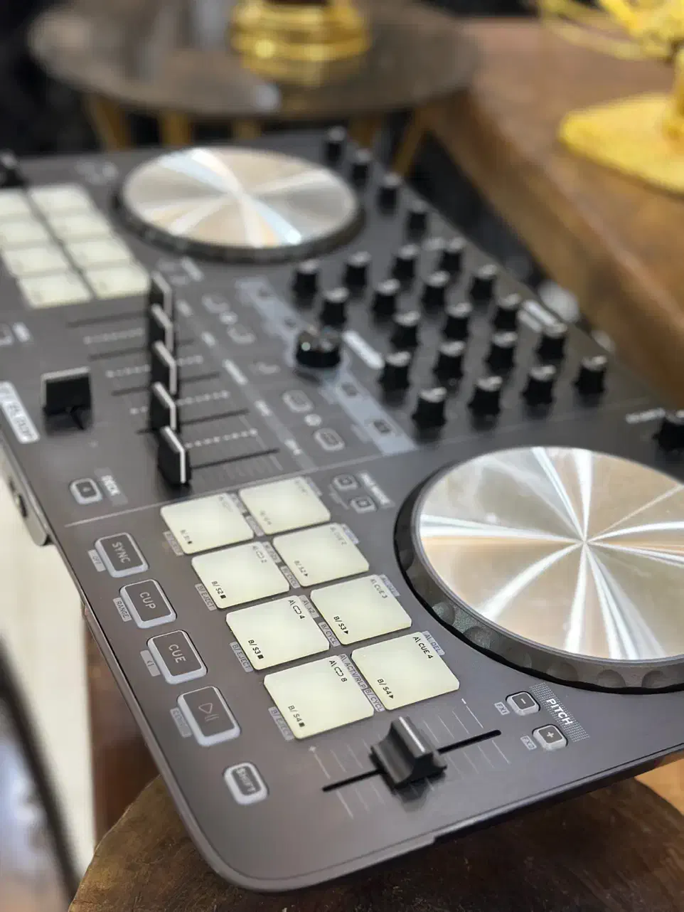 فروش دستگاه کنترولر دی جی DDj Reloop Betamix4 MK2|آلات موسیقی|شیراز, فرهنگ شهر|دیوار